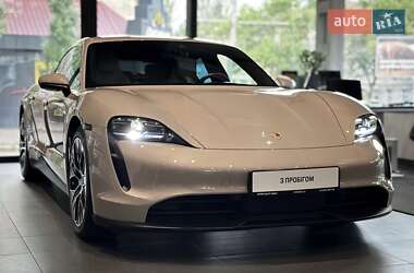 Седан Porsche Taycan 2020 в 