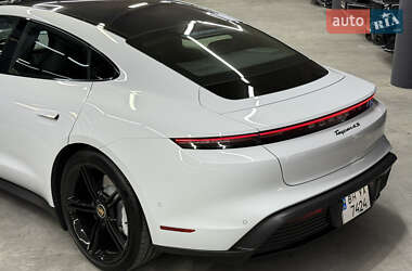 Седан Porsche Taycan 2020 в 