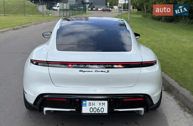 Седан Porsche Taycan 2020 в 