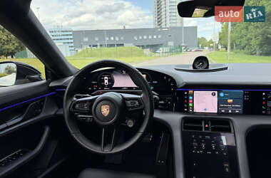 Седан Porsche Taycan 2020 в 