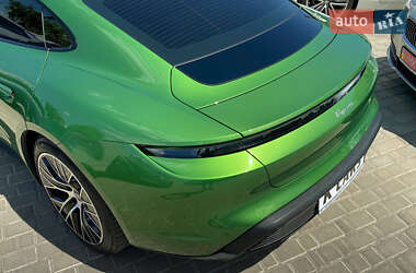 Седан Porsche Taycan 2021 в 