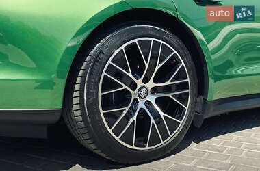 Седан Porsche Taycan 2021 в 