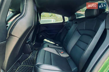Седан Porsche Taycan 2021 в 