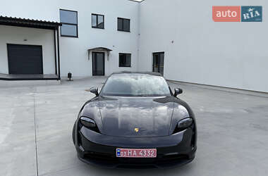 Седан Porsche Taycan 2021 в 