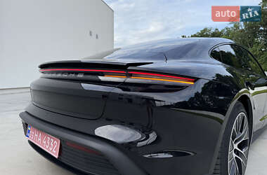 Седан Porsche Taycan 2021 в 