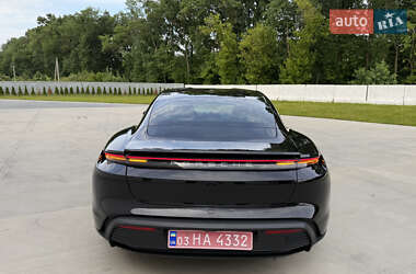 Седан Porsche Taycan 2021 в 