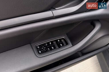Седан Porsche Taycan 2021 в 