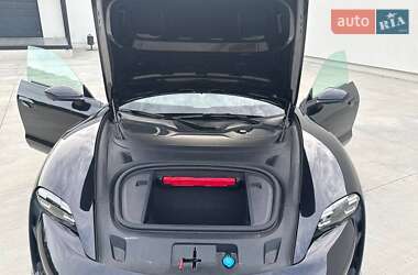 Седан Porsche Taycan 2021 в 