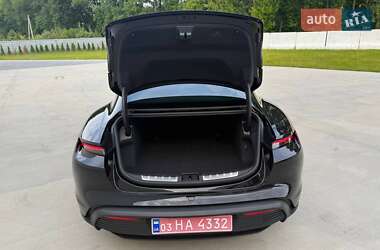 Седан Porsche Taycan 2021 в 