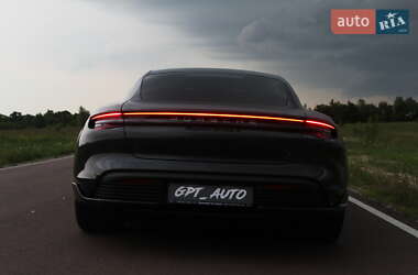Седан Porsche Taycan 2021 в 