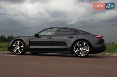 Седан Porsche Taycan 2021 в 