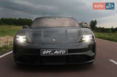Седан Porsche Taycan 2021 в 