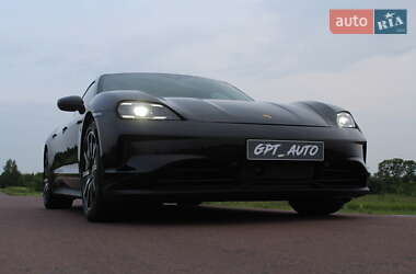 Седан Porsche Taycan 2025 в 