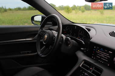 Седан Porsche Taycan 2025 в 