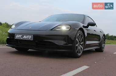 Седан Porsche Taycan 2025 в 