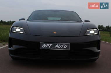 Седан Porsche Taycan 2025 в 
