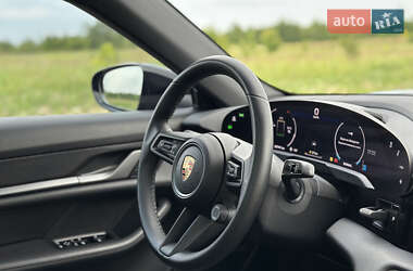 Седан Porsche Taycan 2025 в 