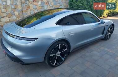 Седан Porsche Taycan 2021 в 
