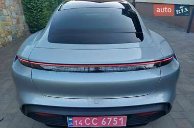 Седан Porsche Taycan 2021 в 