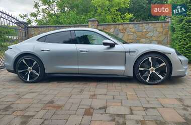 Седан Porsche Taycan 2021 в 