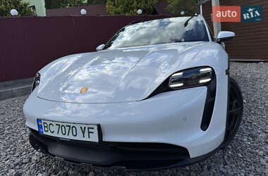 Седан Porsche Taycan 2021 в 