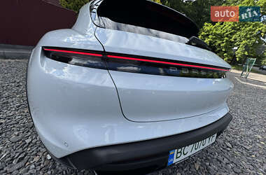 Седан Porsche Taycan 2021 в 