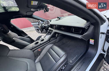 Седан Porsche Taycan 2021 в 