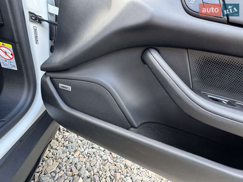 Седан Porsche Taycan 2021 в Трускавце