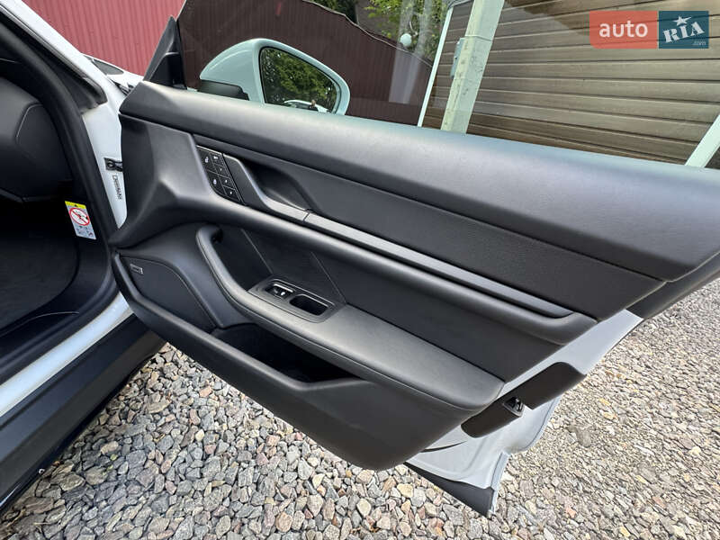Седан Porsche Taycan 2021 в Трускавце