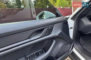 Седан Porsche Taycan 2021 в 