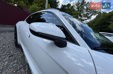 Седан Porsche Taycan 2021 в 