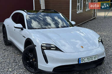 Седан Porsche Taycan 2021 в 