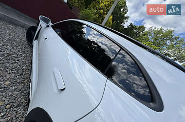 Седан Porsche Taycan 2021 в 