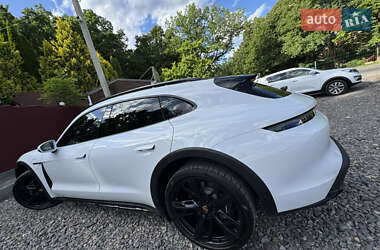 Седан Porsche Taycan 2021 в 