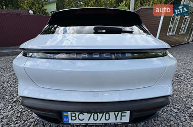 Седан Porsche Taycan 2021 в 