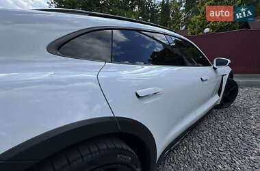 Седан Porsche Taycan 2021 в 