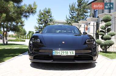Седан Porsche Taycan 2023 в 