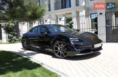 Седан Porsche Taycan 2023 в 
