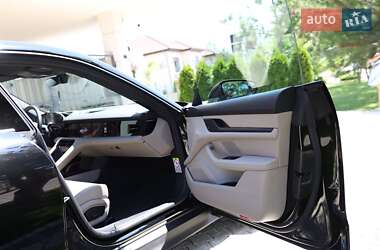 Седан Porsche Taycan 2023 в 