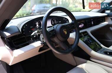 Седан Porsche Taycan 2023 в 