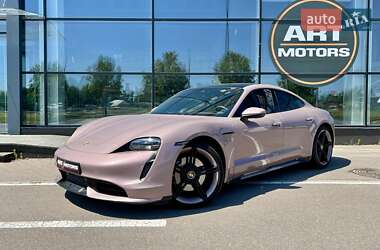 Седан Porsche Taycan 2020 в Києві