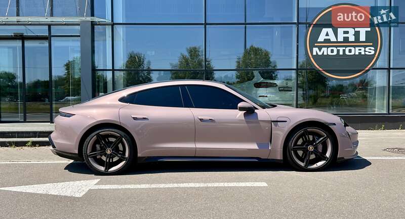 Седан Porsche Taycan 2020 в Киеве