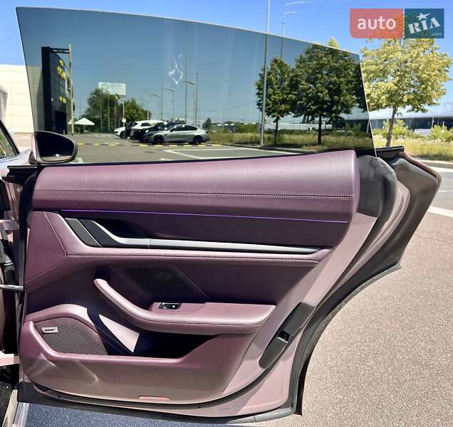 Седан Porsche Taycan 2020 в Киеве