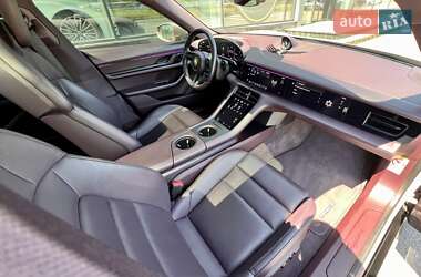 Седан Porsche Taycan 2020 в 