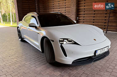 Седан Porsche Taycan 2023 в 