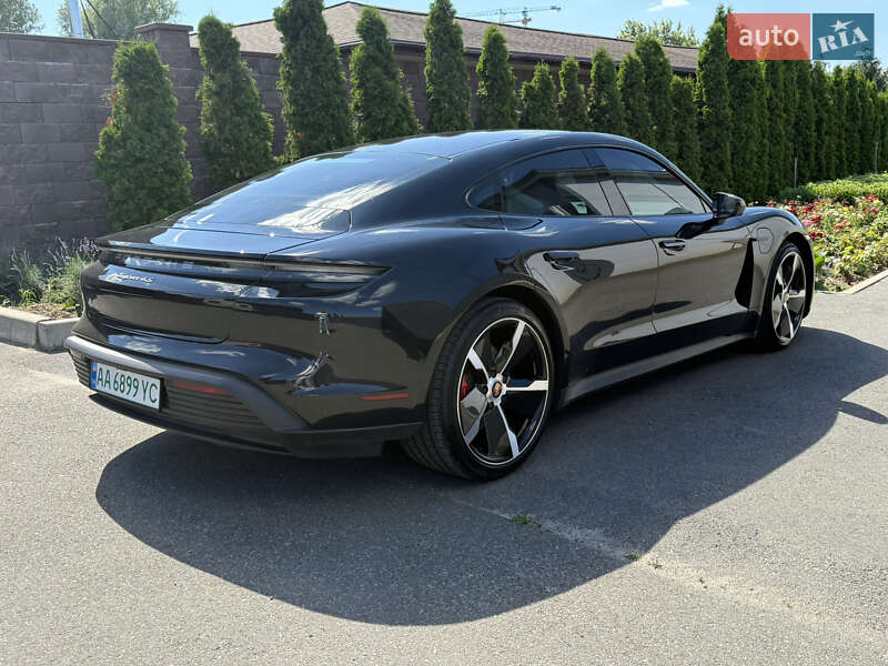 Седан Porsche Taycan 2020 в Києві