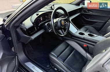 Седан Porsche Taycan 2021 в 