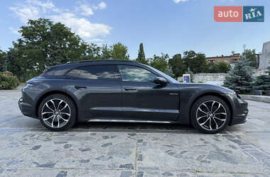 Седан Porsche Taycan 2021 в 