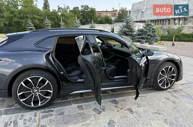 Седан Porsche Taycan 2021 в 