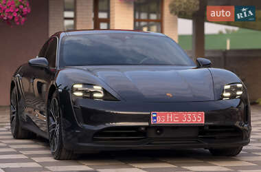 Седан Porsche Taycan 2020 в 